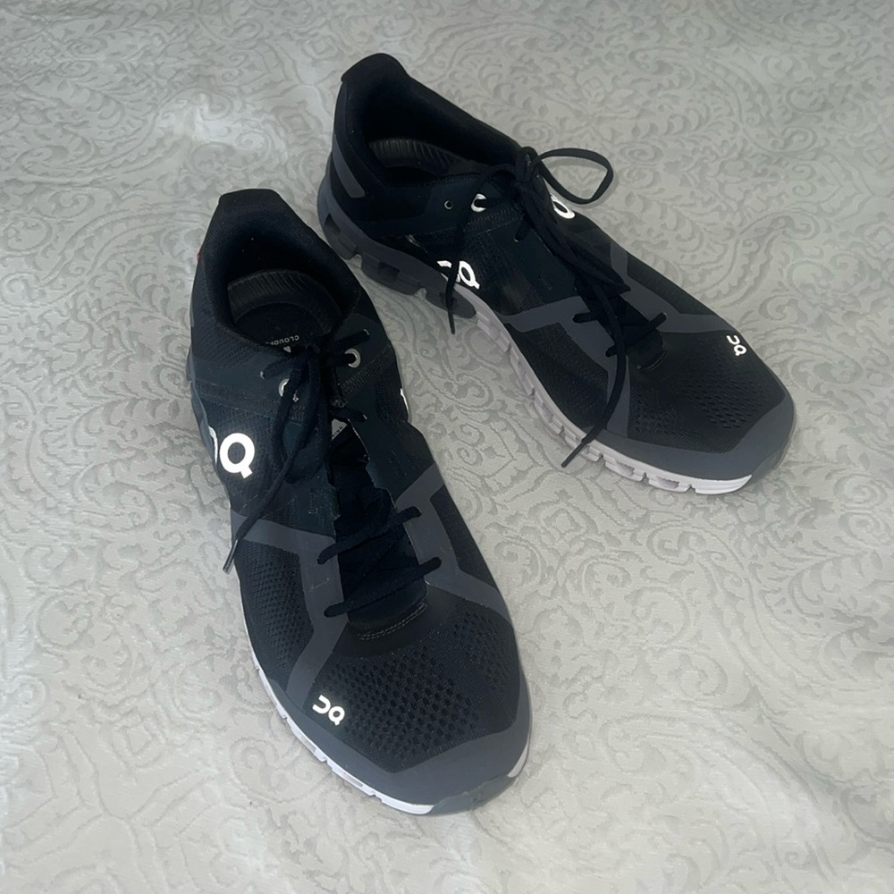Cloud flow men’s running shoes 10.5